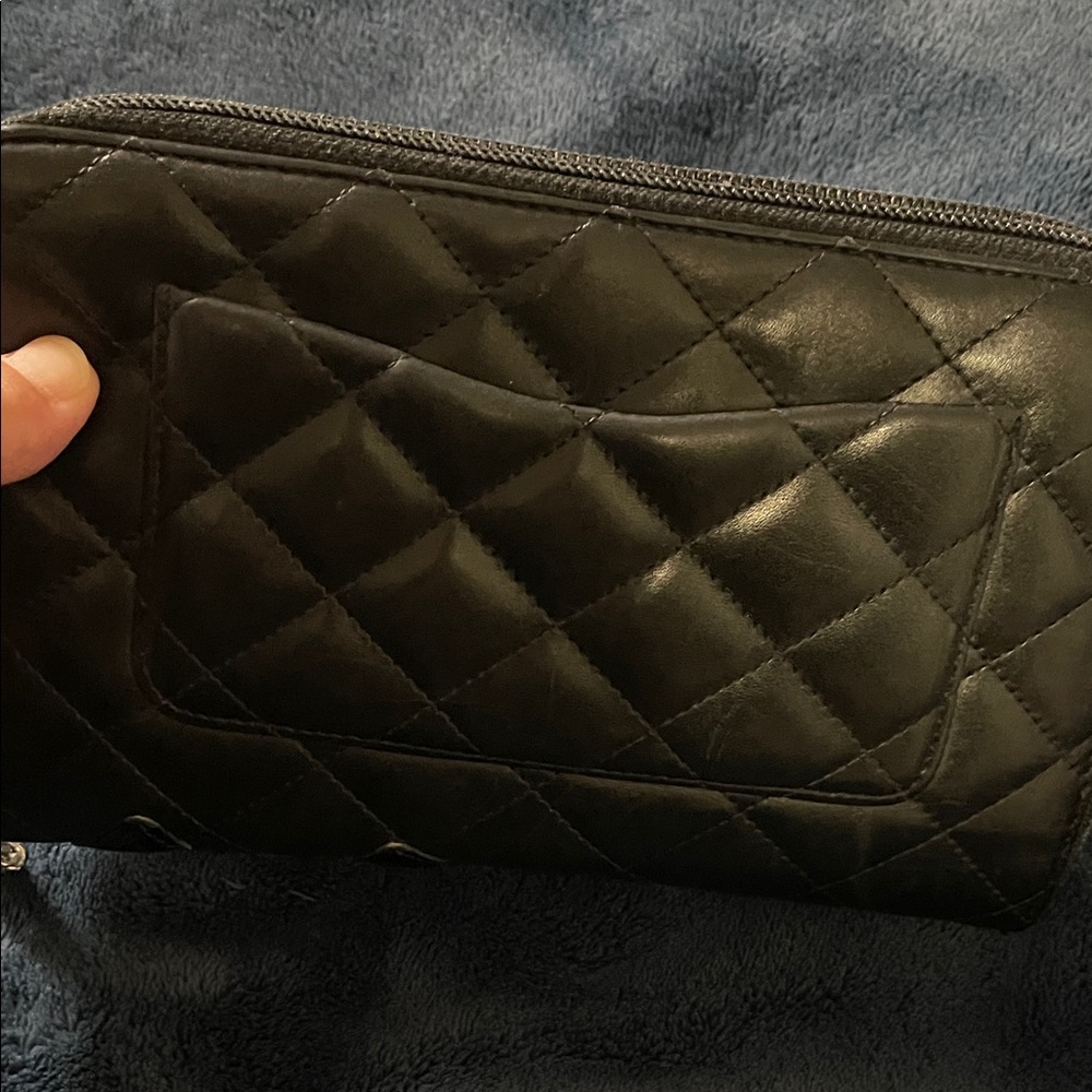 Authentic 👛 CHANEL Calfskin Quilted Cambon Zip Around Organizer Wallet in Black. - Picture 13 of 16
